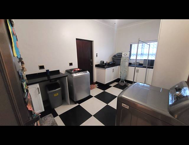 3 BEDROOM TOWNHOUSE FOR SALE IN SHELLY BEACH